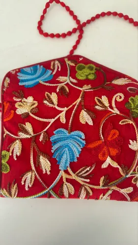 Bolsa / Carteira Artesanal Indiana Bordada em Vermelho