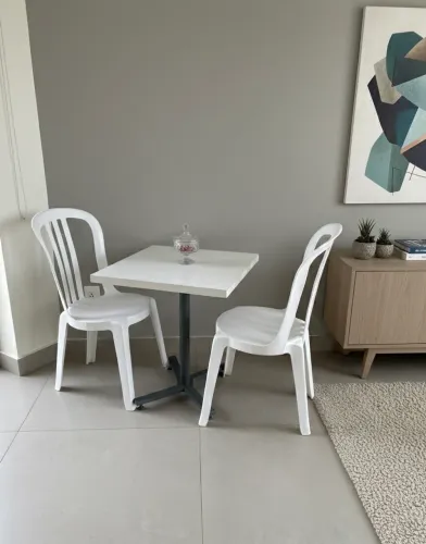Mesa com duas cadeiras Tramontina super resistentes