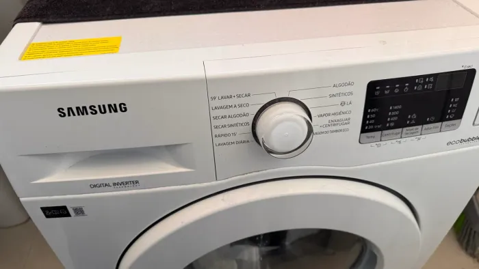Lava e seca 11kg Digital Inverter 1 ano de uso