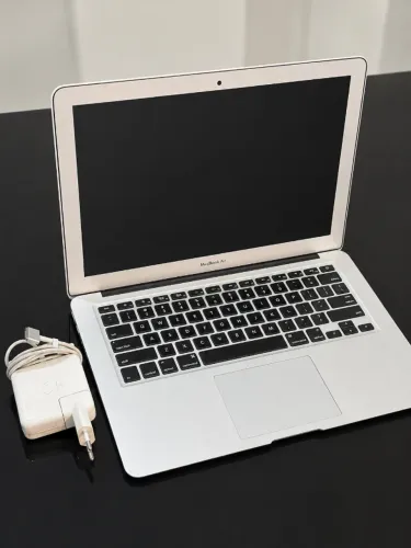 MacBook Air 13" 2014 Intel i5 4GB RAM