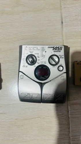 Pedaleira Zoom 505ii