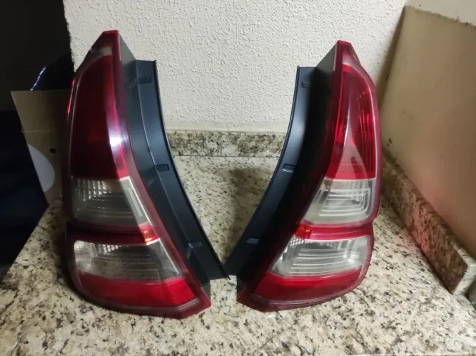 Lanternas traseiras sandero 2012 