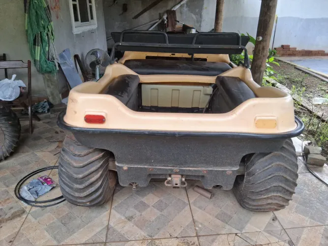 CARRO ANFÍBIO 8X8