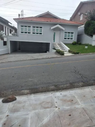 CASA PARA LOCAÇÃO EM ALPHAVILLE É NO RESIDENCIAL 11 - 18 MIL O PACOTE