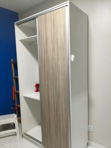 Vendo guarda roupa duas portas em MDF .