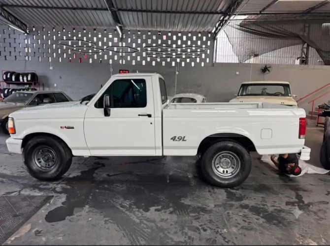 Ford F-1000 XL 4.9i CE 1996