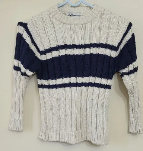 Blusão creme e azul marinho tamanho 6-7 anos comprado na Itália