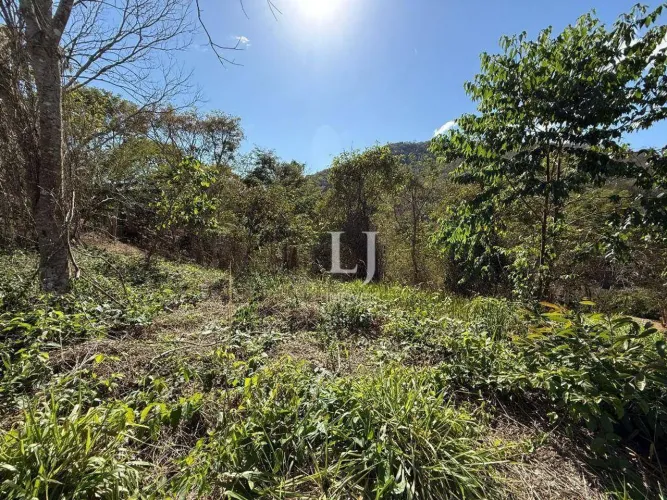 Terreno à venda em Secretário, 3051 m² por R$ 290.000 - Petrópolis/RJ