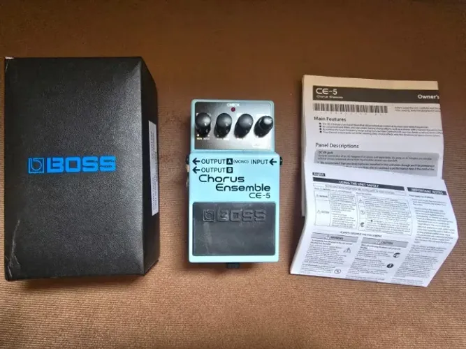 Pedaleira Boss CE-5 Chorus Ensemble