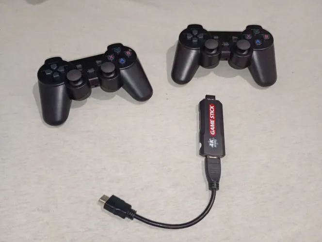 Vendo game stick com 2 controles 