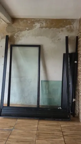 Porta-balcão com Persiana Automática