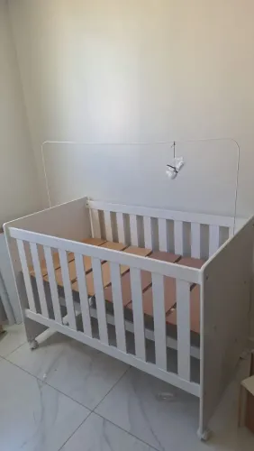 Berço novo, nunca usado, seguro e moderno. Ótimo custo-benefício! Em perfeito estado. Top!