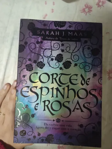 Corte de espinhos e rosas- acotar