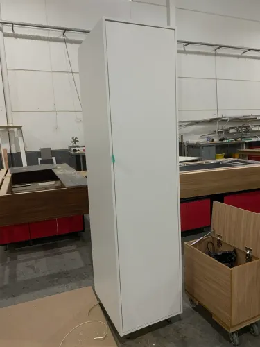 Armário Multiuso Vertical Sob Medida (2,00m × 50cm × 60cm)