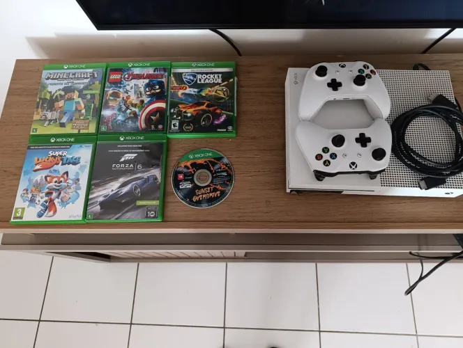 Xbox one S 500G 2 controles originais 6 jogos mídia física de brinde oportunidade... 