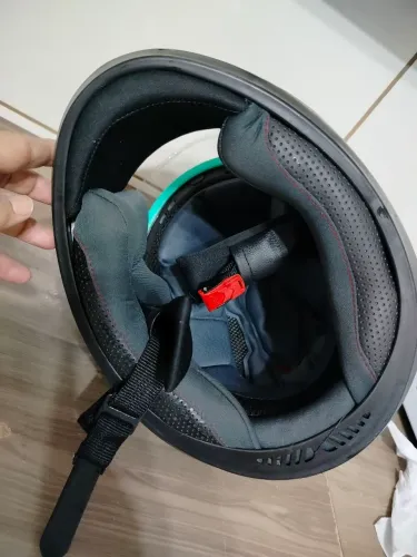 Capacete semi novo