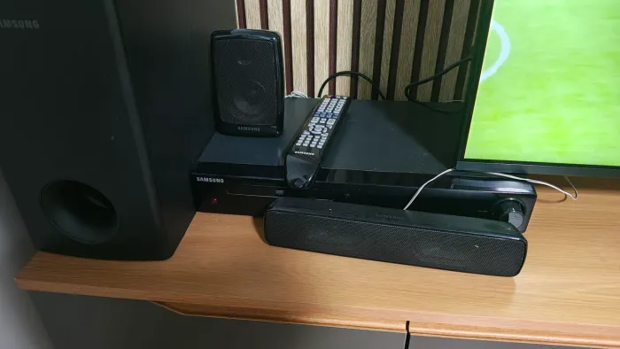 Home teather Samsung HT 220v