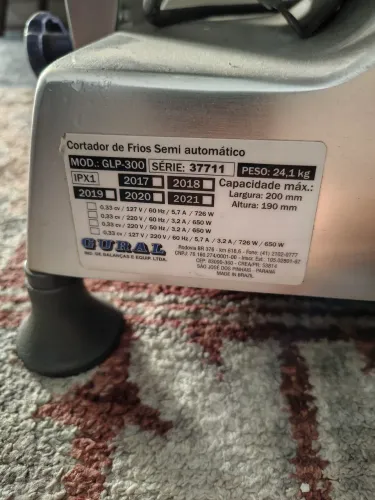 Máquina de cortar frios Gural MOD300