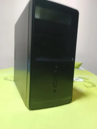 Gabinete PC antigo vazio (metal resistente)
