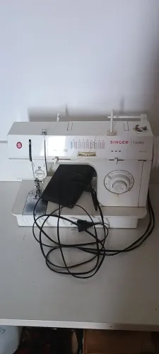 Máquina de costura singer