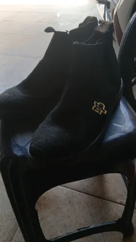Bota de couro modelo vaquejada 