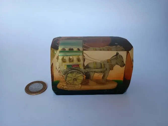 Carroça em bloco de acrílico - Souvenir de Portugal - 9,5 x 6cm
