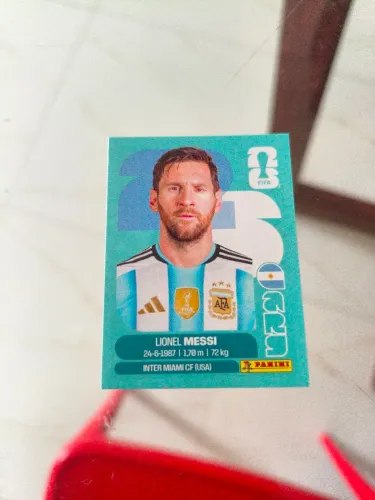 figurinha do Messi vendo barato