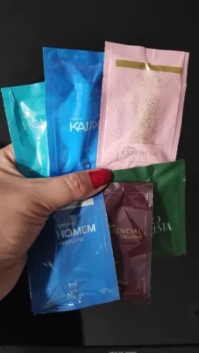 Amostrinhas de perfumes da Natura