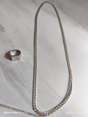 Cordão de prata e anel