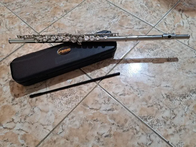 Flauta transversal musical suzuki 