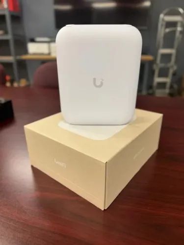 Ubiquiti UniFi U7 Outdoor Access Point (AP) Wi-Fi 7 para uso externo