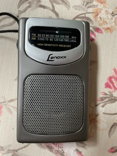 Rádio antigo de pilha (excelente estado)