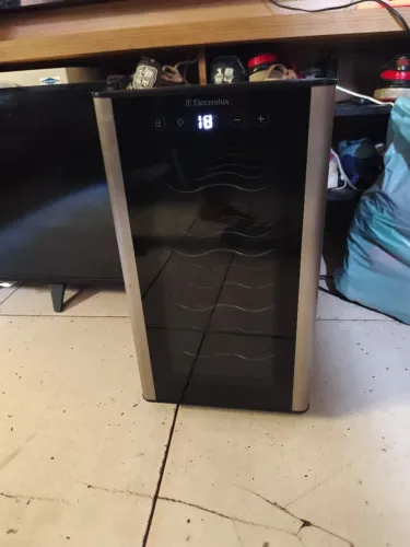 Adega Eletrolux estilo frigobar gelando bem