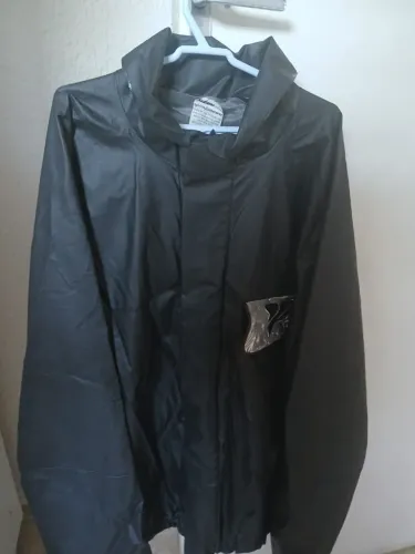 Vendo uma capa de chuva para motoqueiro