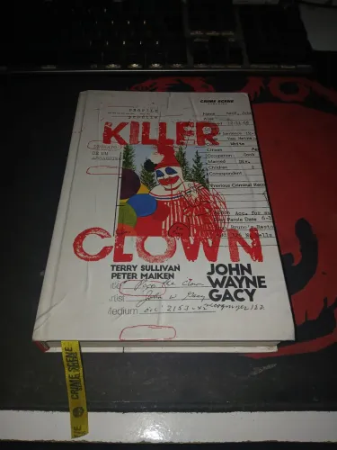Livro Killer Clown - John Wayne Gacy | DarkSide
