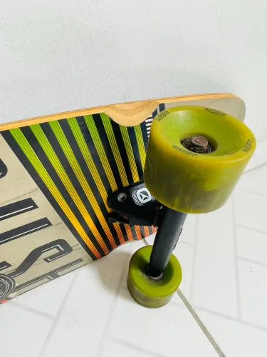 Longboard completo em excelente estado, praticamente novo!