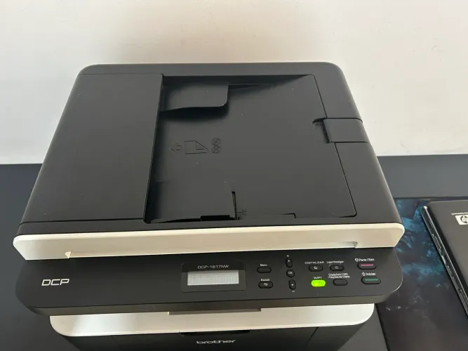 Multifuncional laser Brother DCPL 1617 semi nova