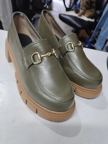 Sapato feminino mocassim novo sem uso n36 cor verde oliva couro sintético 