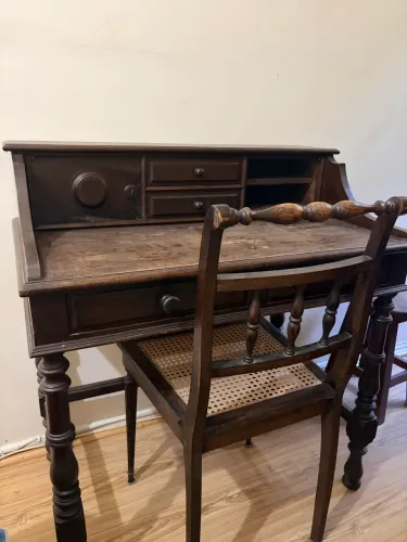 Escrivaninha com cadeira vintage
