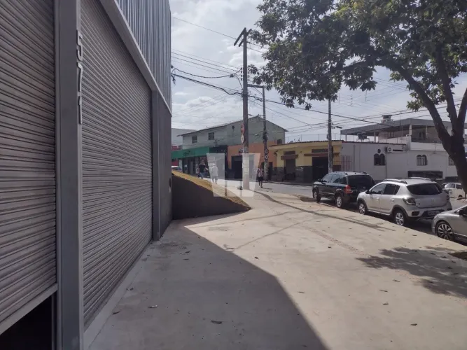 EXCELENTE GALPAO DE 325 M² BAIRRO TUPI
