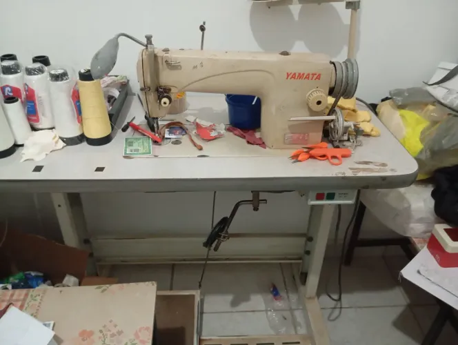 2  máquina de costura 