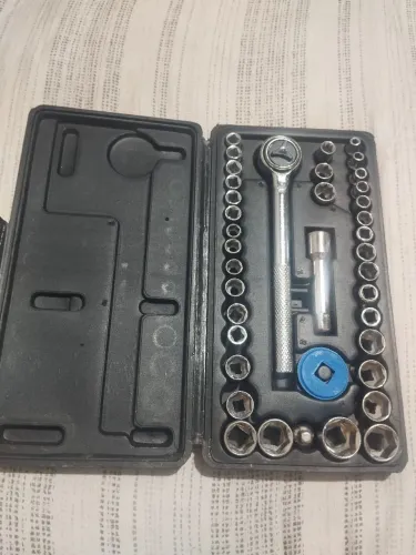 JOGO DE SOQUETES 1/4" E 3/8"COM 40 PEÇAS Titanium Platina