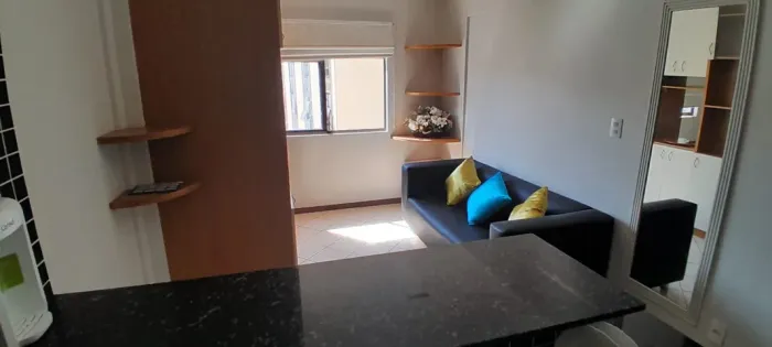 SUDOESTE, APTO. COMPACTO, 1 SUITE, MOBILIADO C/ ELEVADOR E GARAGEM