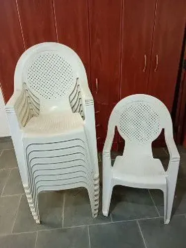 Cadeiras de plástico