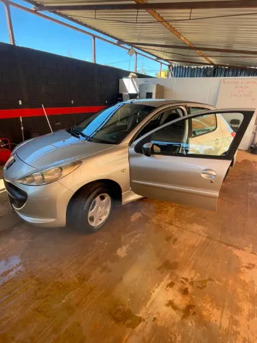 Peugeot 207 XR 1.4 Flex 8V 5P 2010