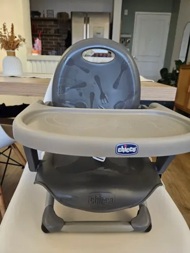 Cadeira Alimentação Chicco Pocket<br>Valor: R$ 100,00