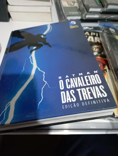 COMBO MARVEL & DC - CAVALEIROS DAS TREVAS E OUTRAS EDIÇÕES CAPA DURA