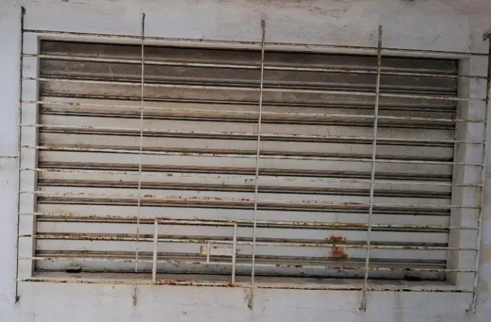 Porta Esteira Metálica + Grade de Proteção - Ideal para Comércio ou Garagem