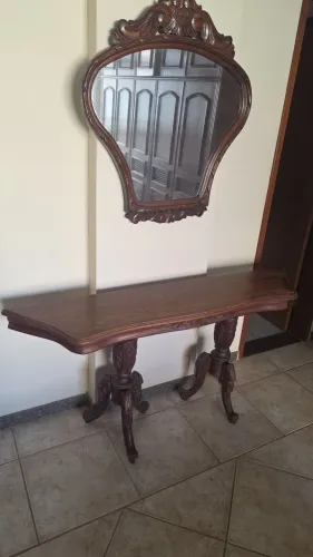 Aparador e espelho de madeira maciça