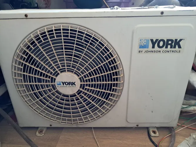 Ar condicionado 1200BTUs 220v